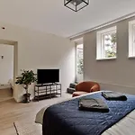 Cozy & Location! 아파트 *